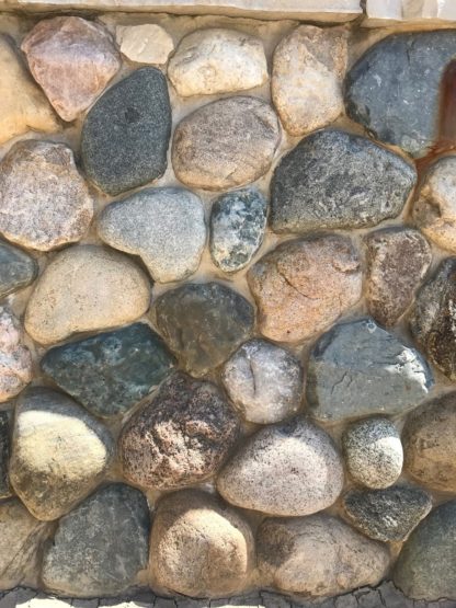 indiana-granite-boulder-veneer-building-stone-cobbles-indiana-fieldstone-fireboulder-natural-building-stone-custom-home